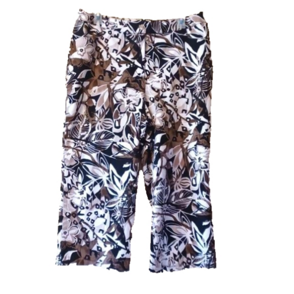 🌺 Chico's Black and White Floral Cropped Pants size XL